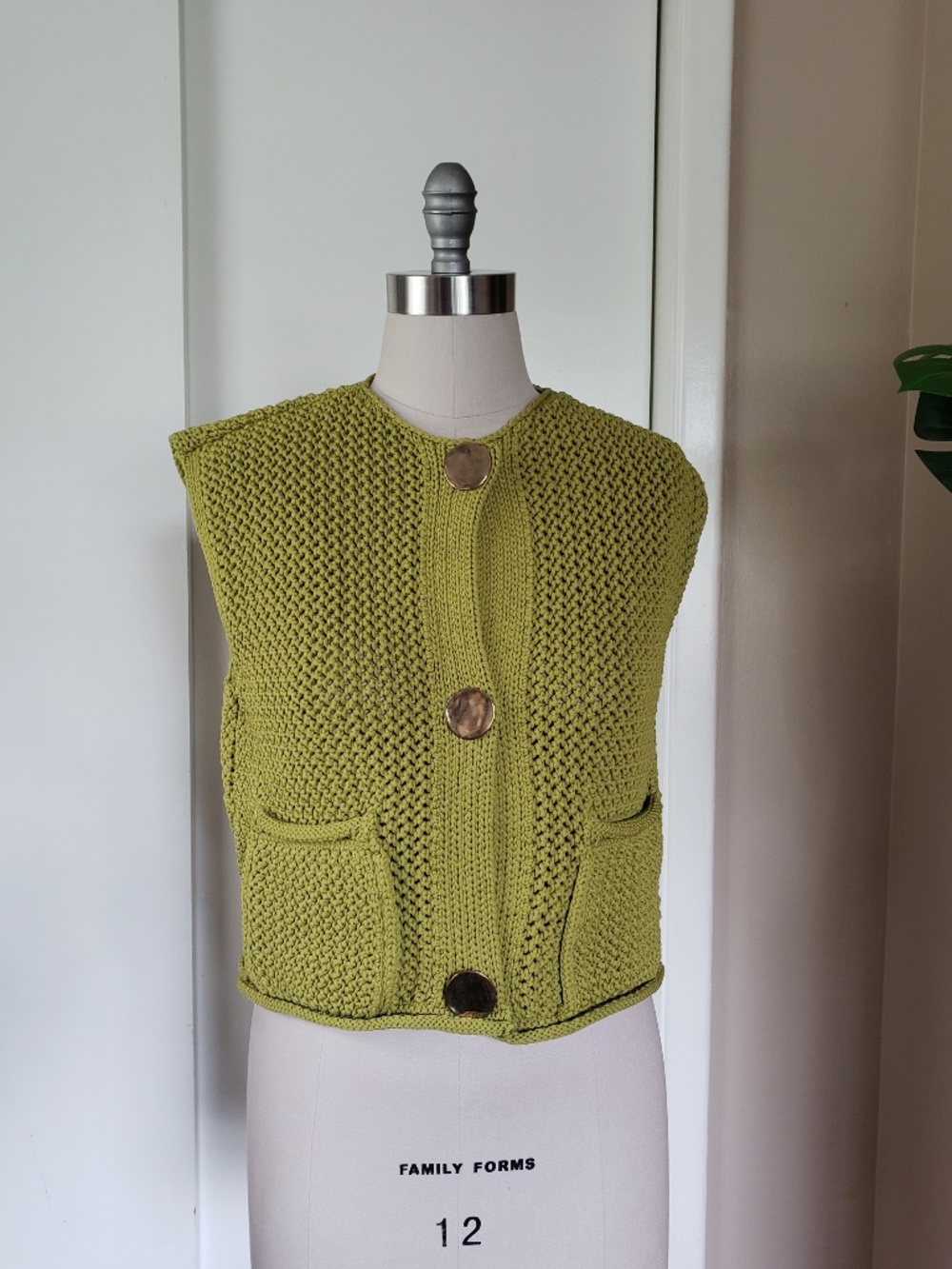 Zara Chic Sweater Vest Size Large